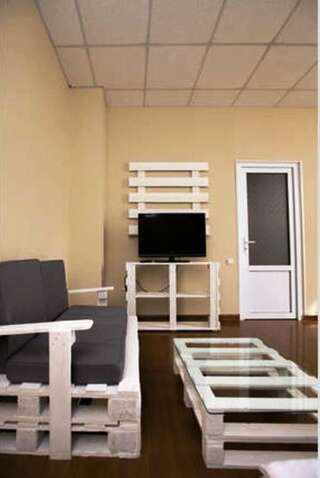 Отель Benefice Mini-Hotel & Tours Ереван Четырехместный номер с балконом-5