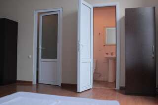 Отель Benefice Mini-Hotel & Tours Ереван Четырехместный номер с балконом-16